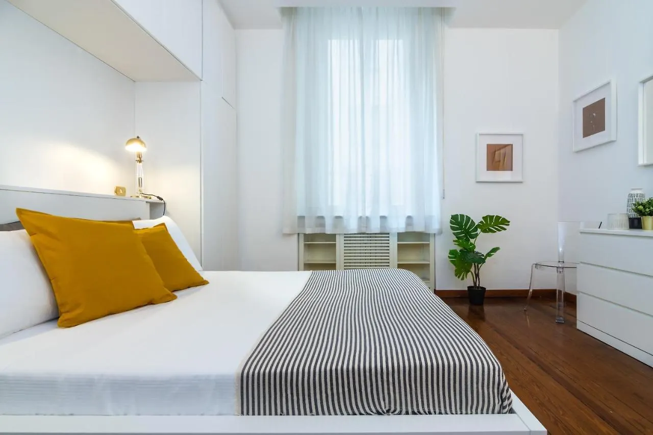 Hemeras Boutique Homes - Design Apartament Near Cadorna Station Milano 0*,  Italia