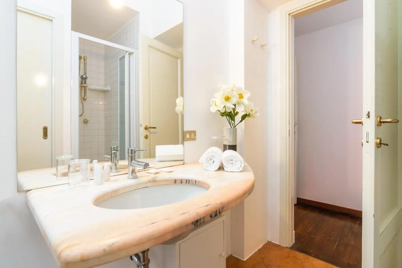 Hemeras Boutique Homes - Design Apartament Near Cadorna Station Милан Апартаменты